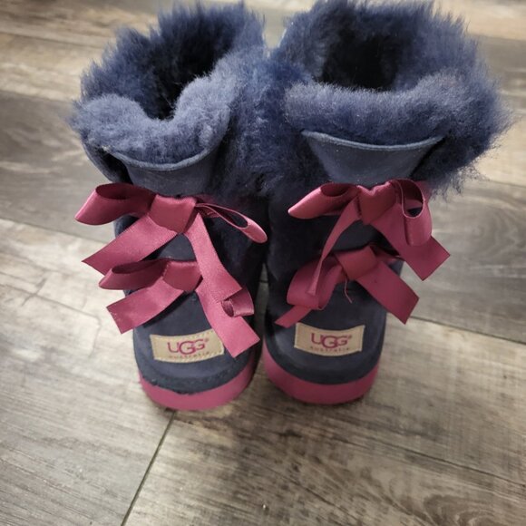 Ugg Bailey Bow II in Navy and Pink w/ Sheepskin lining Kids US Size2 - Picture 3 of 12